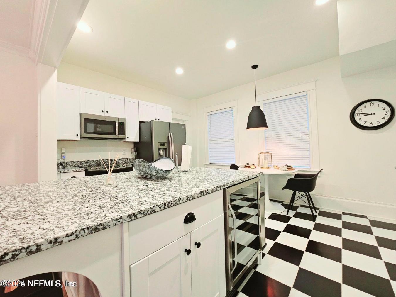 Exquisite duplex in historic Avondale/Riverside situated on a large co – image 13