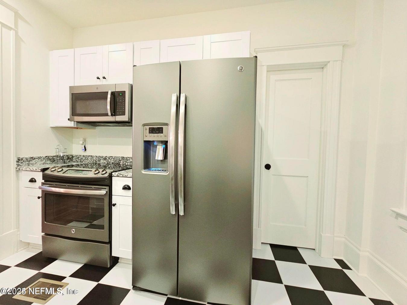 Exquisite duplex in historic Avondale/Riverside situated on a large co – image 14