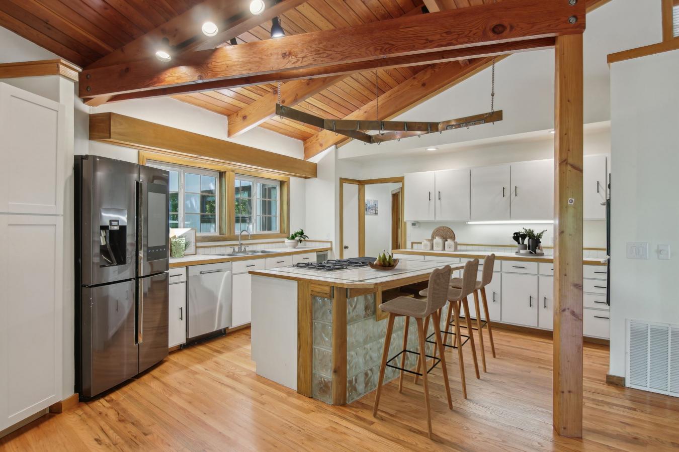 Bryson City, Swain, 28713, United States, 4 Bedrooms Bedrooms, ,4 BathroomsBathrooms,Residential,For Sale,1904100