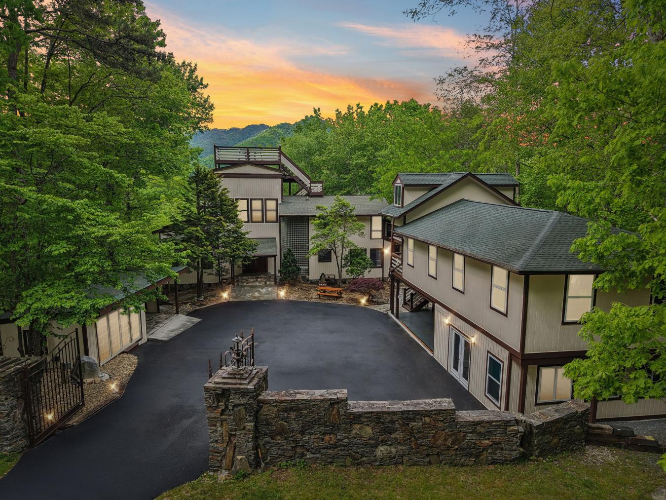 Bryson City, Swain, 28713, United States, 4 Bedrooms Bedrooms, ,4 BathroomsBathrooms,Residential,For Sale,1904100