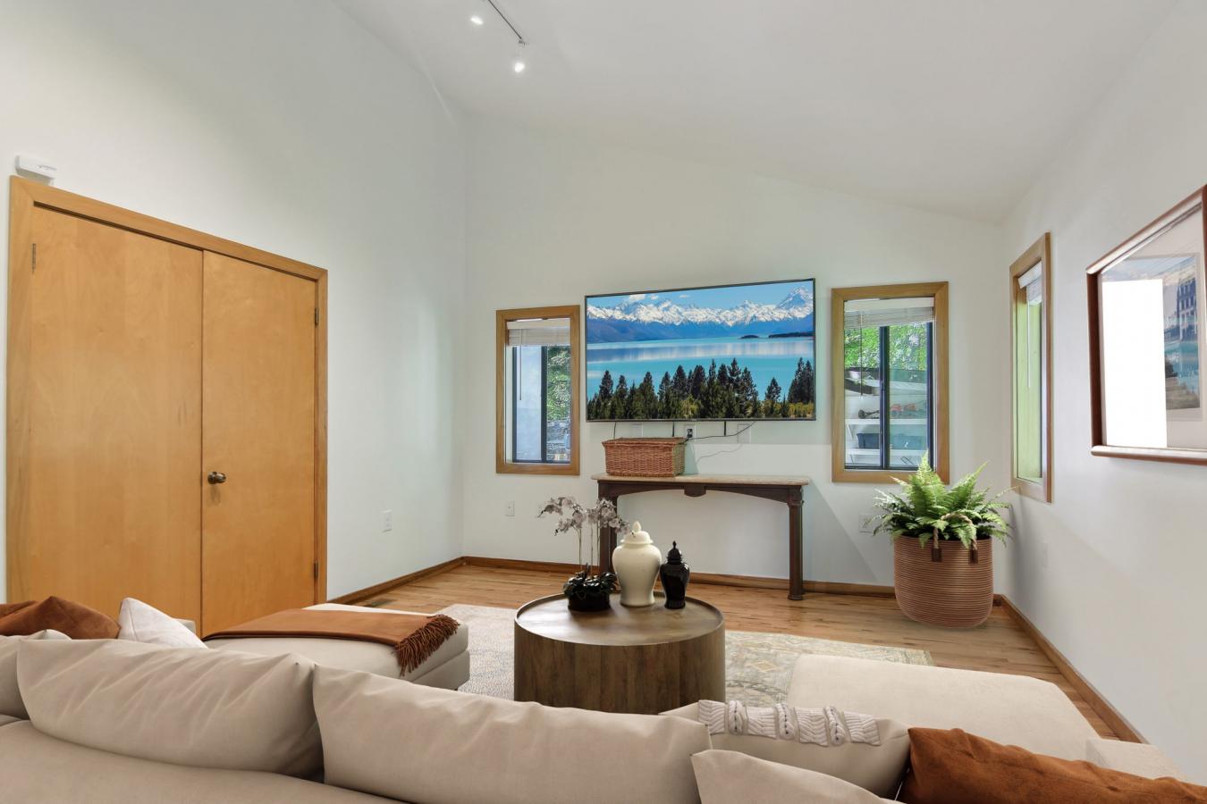 Bryson City, Swain, 28713, United States, 4 Bedrooms Bedrooms, ,4 BathroomsBathrooms,Residential,For Sale,1904100