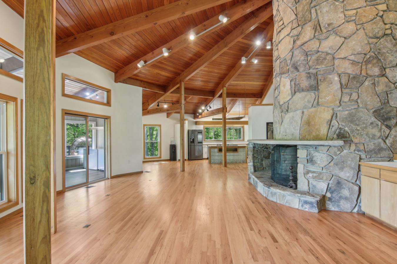 Bryson City, Swain, 28713, United States, 4 Bedrooms Bedrooms, ,4 BathroomsBathrooms,Residential,For Sale,1904100