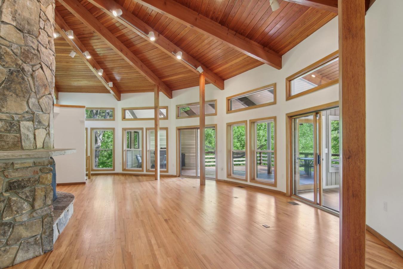 Bryson City, Swain, 28713, United States, 4 Bedrooms Bedrooms, ,4 BathroomsBathrooms,Residential,For Sale,1904100