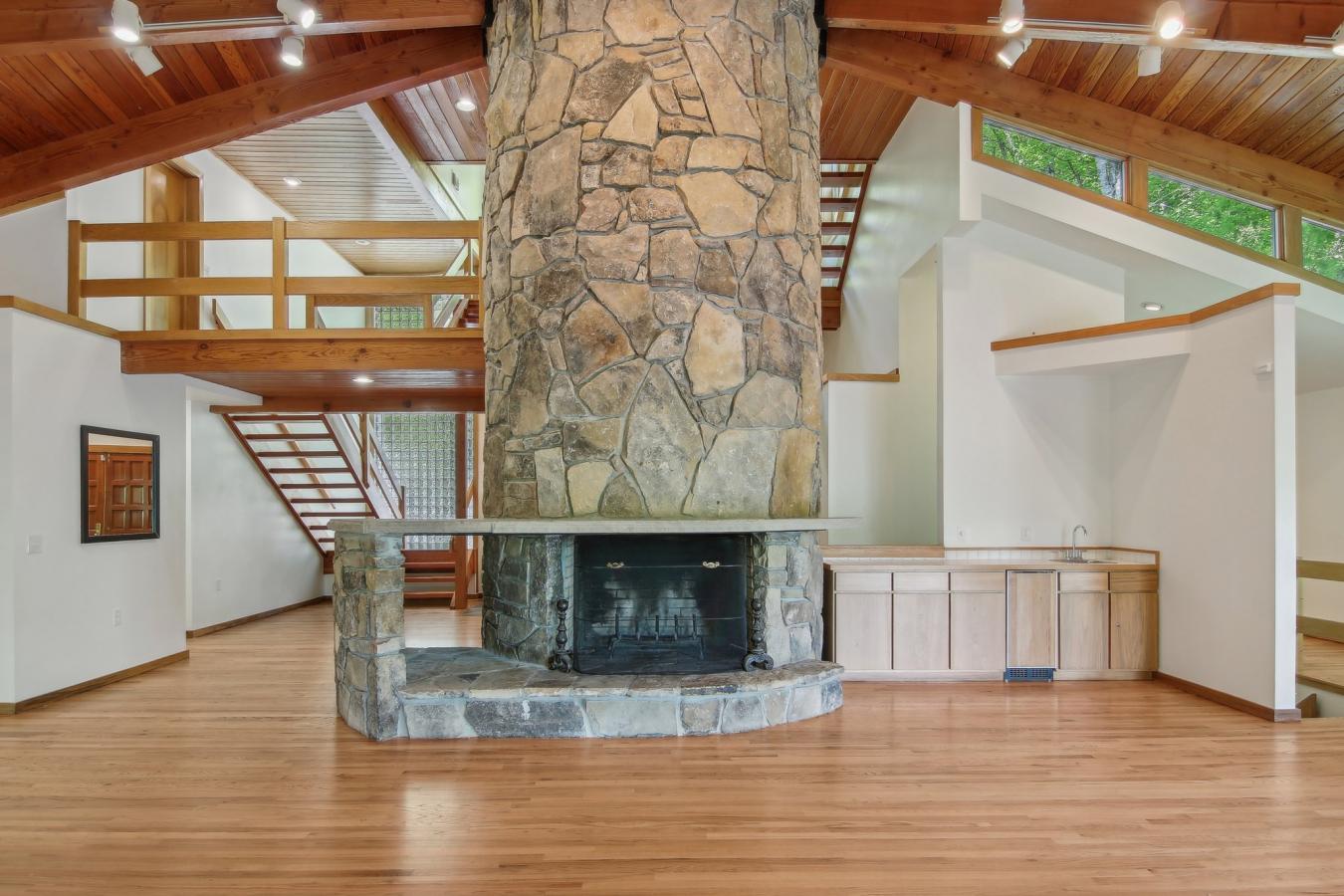 Bryson City, Swain, 28713, United States, 4 Bedrooms Bedrooms, ,4 BathroomsBathrooms,Residential,For Sale,1904100