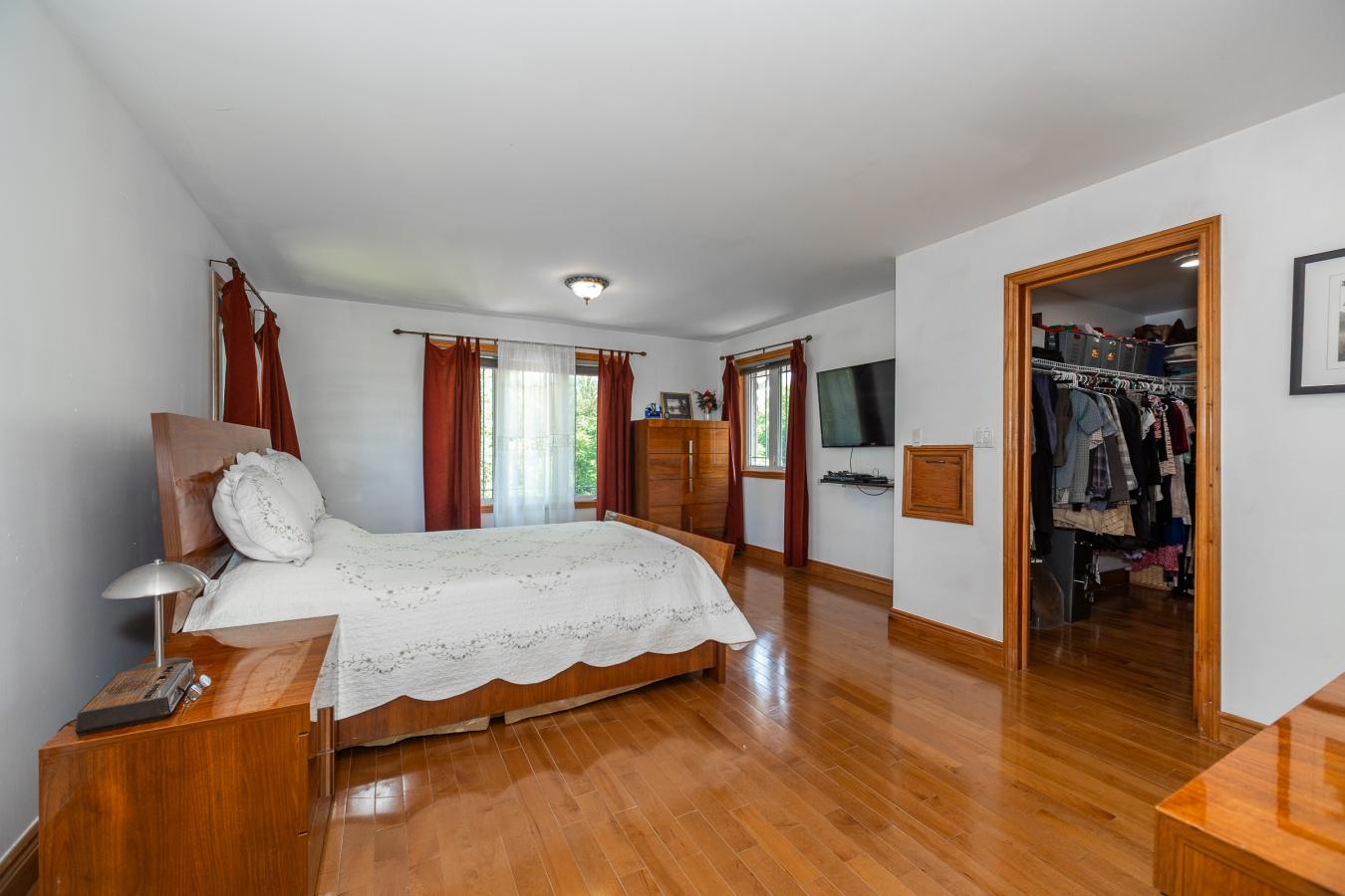 Owen Sound, Grey, N4K 5N3, Canada, 6 Bedrooms Bedrooms, ,5 BathroomsBathrooms,Residential,For Sale,1893065