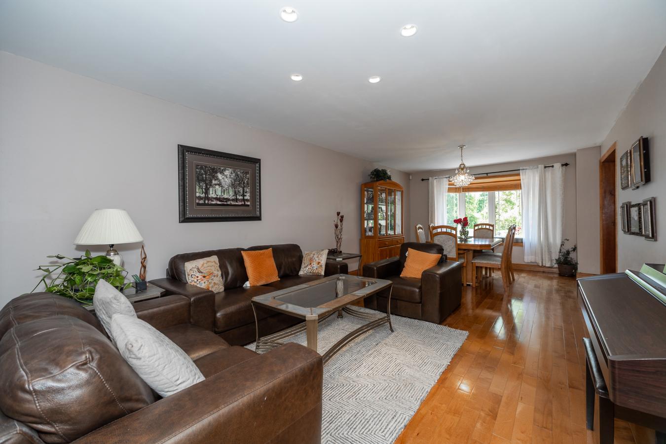 Owen Sound, Grey, N4K 5N3, Canada, 6 Bedrooms Bedrooms, ,5 BathroomsBathrooms,Residential,For Sale,1893065