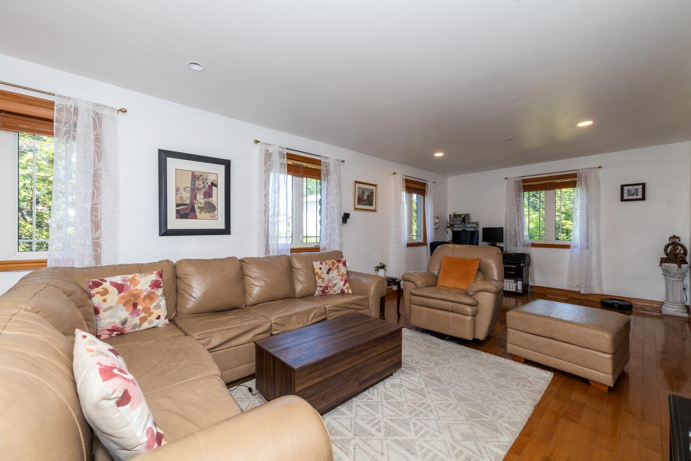 Owen Sound, Grey, N4K 5N3, Canada, 6 Bedrooms Bedrooms, ,5 BathroomsBathrooms,Residential,For Sale,1893065