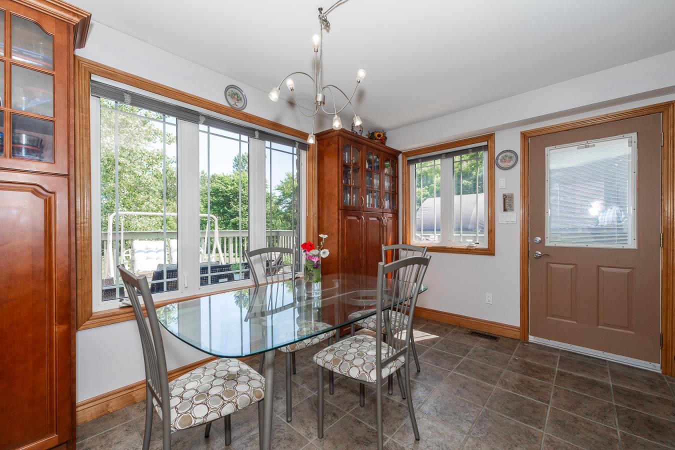 Owen Sound, Grey, N4K 5N3, Canada, 6 Bedrooms Bedrooms, ,5 BathroomsBathrooms,Residential,For Sale,1893065