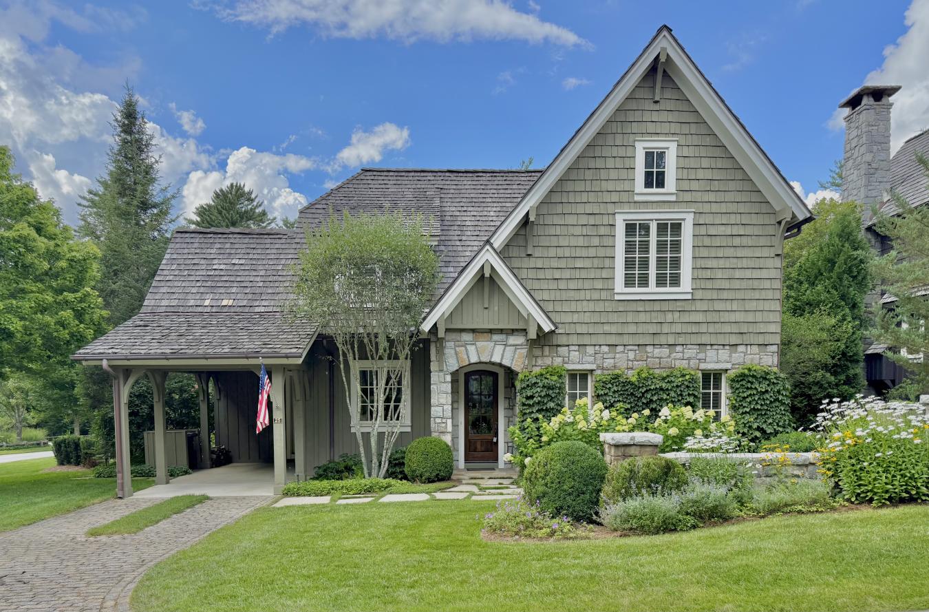 Highlands, Macon, 28741, United States, 4 Bedrooms Bedrooms, ,4 BathroomsBathrooms,Residential,For Sale,1894093