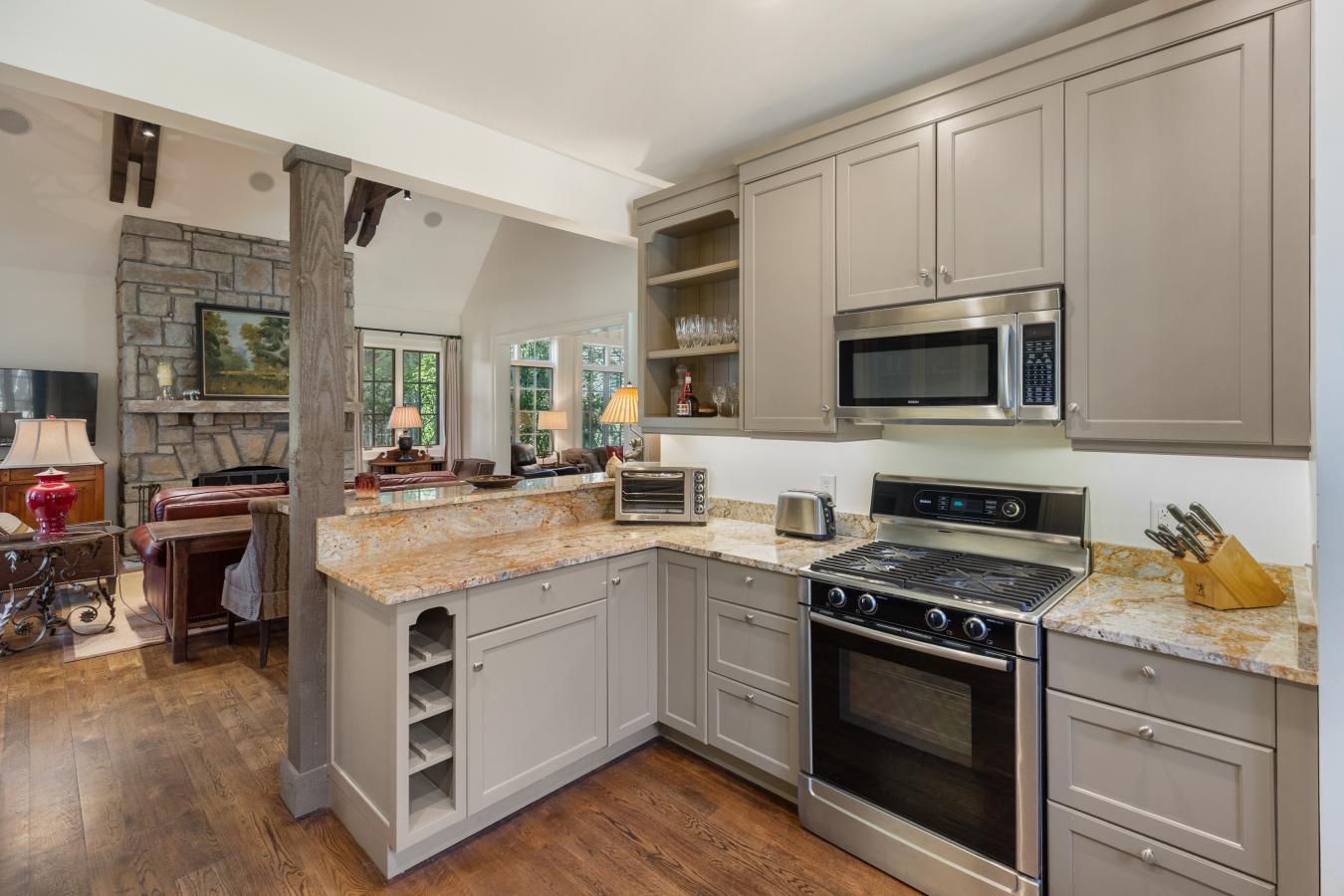 Highlands, Macon, 28741, United States, 4 Bedrooms Bedrooms, ,4 BathroomsBathrooms,Residential,For Sale,1894093