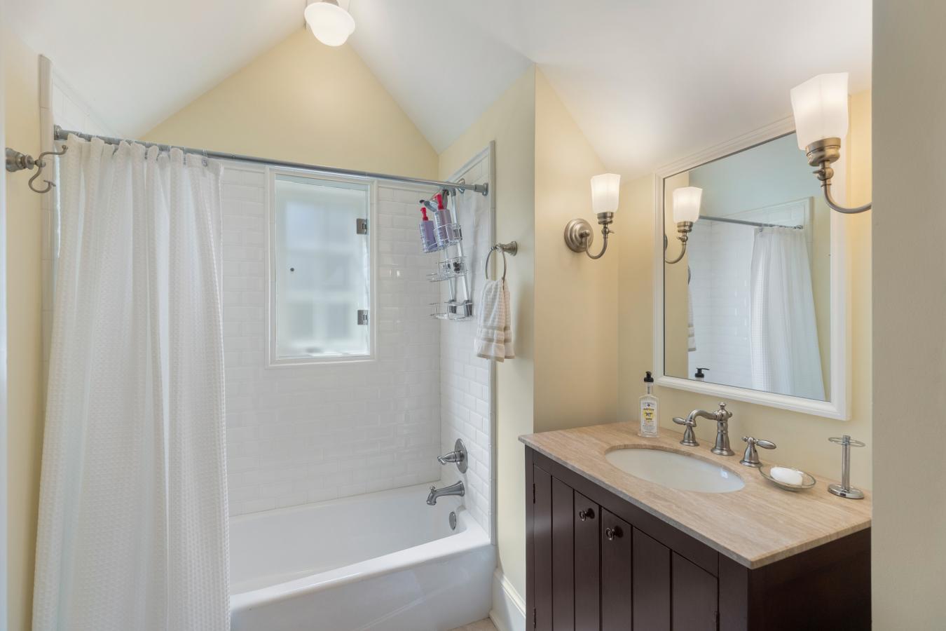 Highlands, Macon, 28741, United States, 4 Bedrooms Bedrooms, ,4 BathroomsBathrooms,Residential,For Sale,1894093