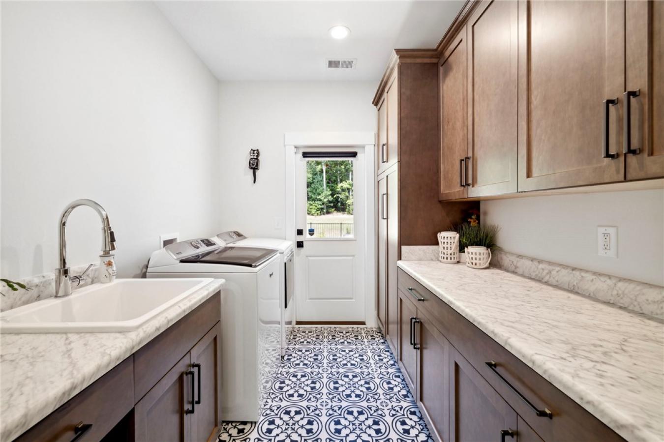 Landrum, South Carolina, 29356, United States, 4 Bedrooms Bedrooms, ,4 BathroomsBathrooms,Residential,For Sale,1894090