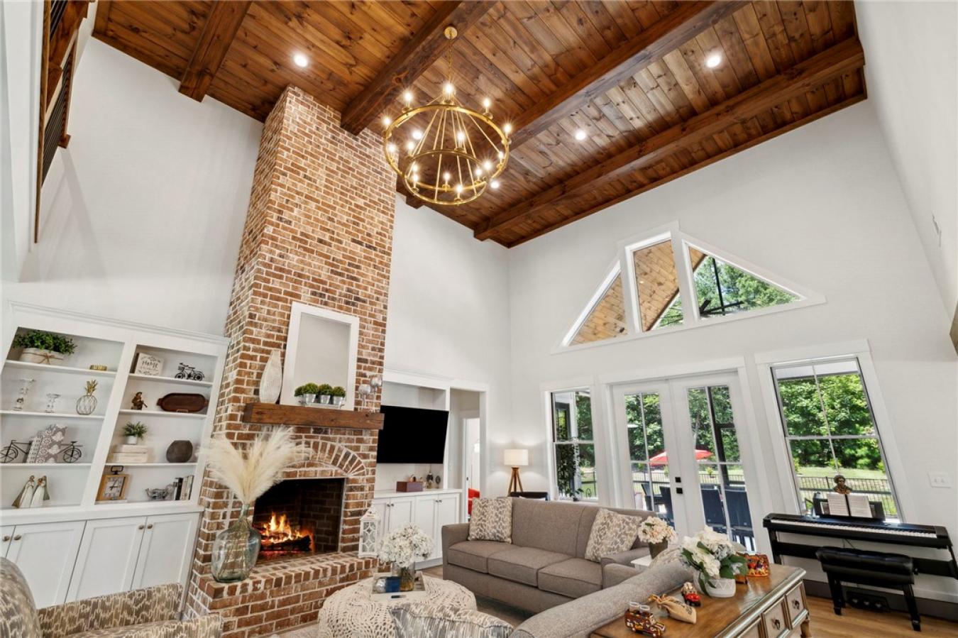 Landrum, South Carolina, 29356, United States, 4 Bedrooms Bedrooms, ,4 BathroomsBathrooms,Residential,For Sale,1894090