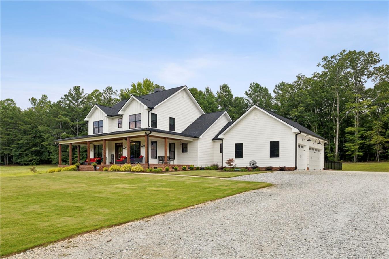 Landrum, South Carolina, 29356, United States, 4 Bedrooms Bedrooms, ,4 BathroomsBathrooms,Residential,For Sale,1894090