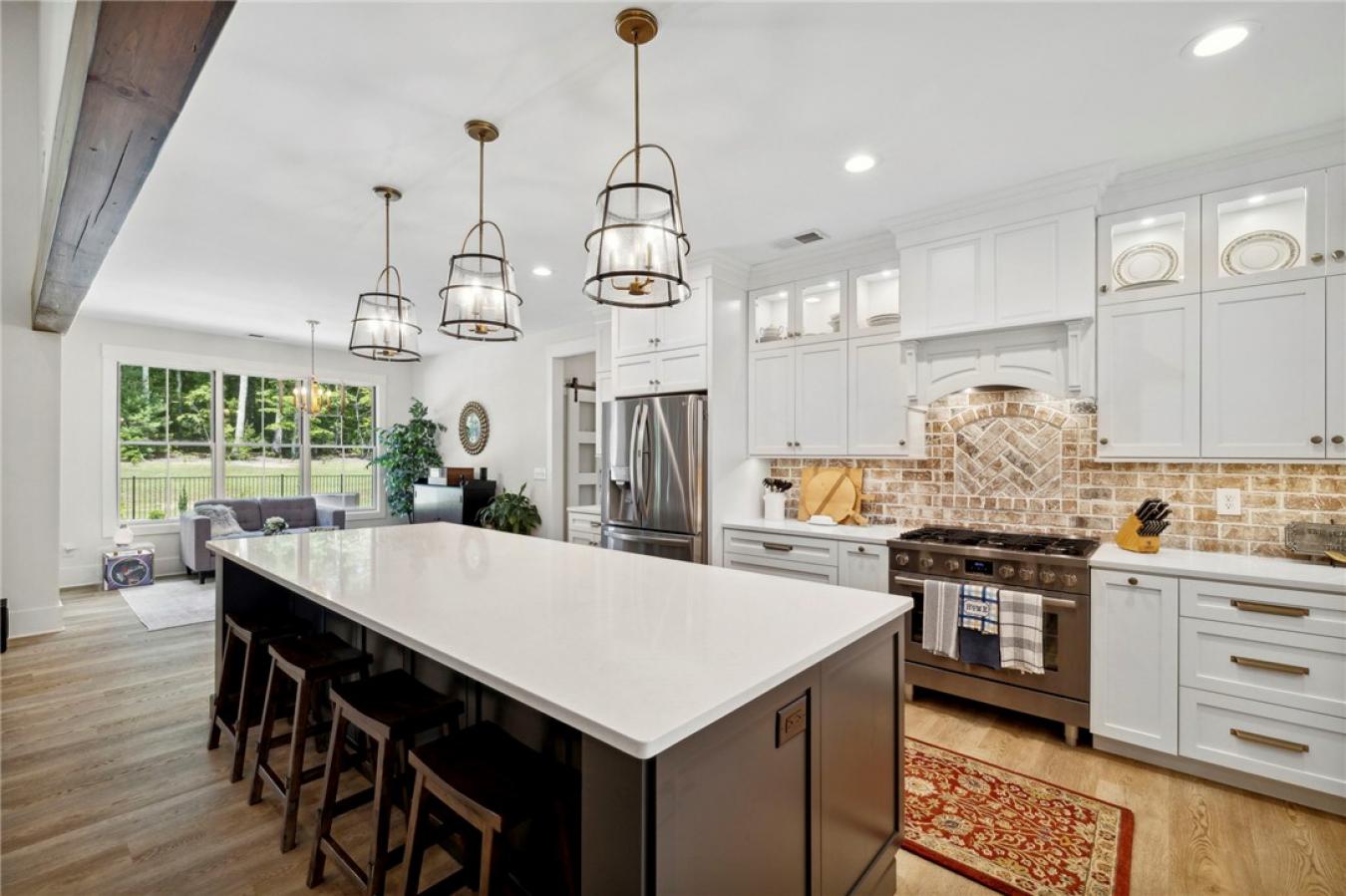 Landrum, South Carolina, 29356, United States, 4 Bedrooms Bedrooms, ,4 BathroomsBathrooms,Residential,For Sale,1894090