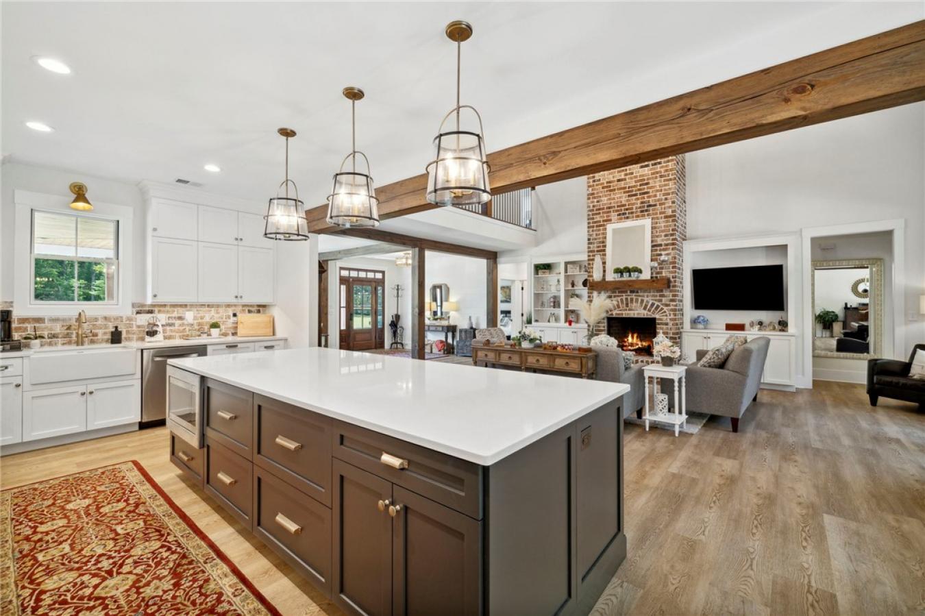 Landrum, South Carolina, 29356, United States, 4 Bedrooms Bedrooms, ,4 BathroomsBathrooms,Residential,For Sale,1894090