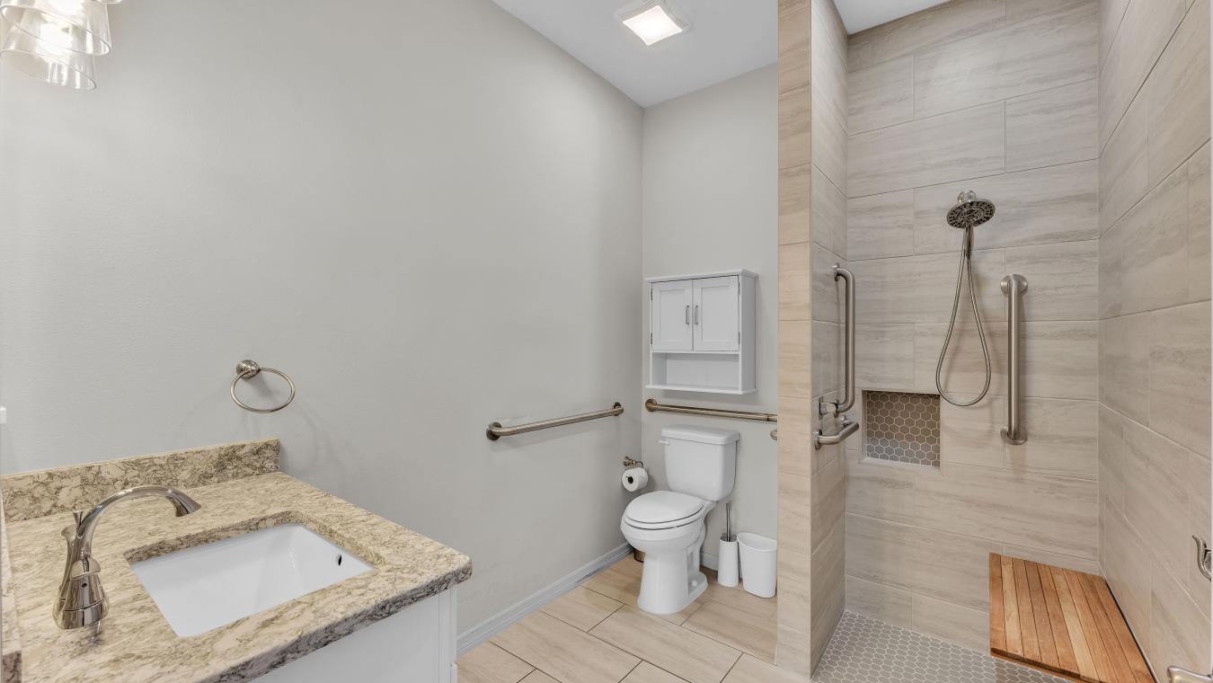 Lakeland, United States, 33813, United States, 1 Bedroom Bedrooms, ,5 BathroomsBathrooms,Residential,For Sale,1894089