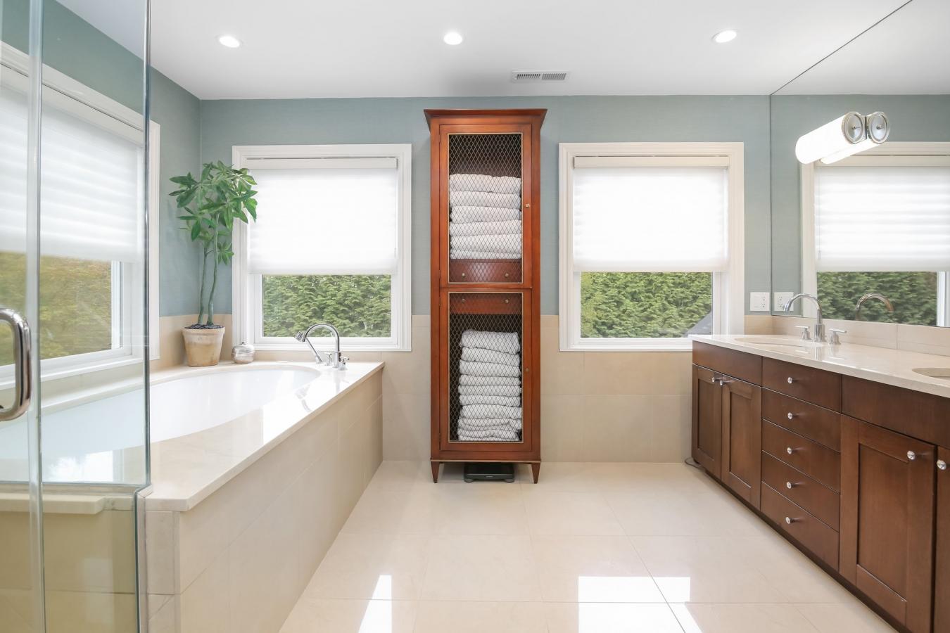 Westport, Connecticut, 06880, United States, 4 Bedrooms Bedrooms, ,4 BathroomsBathrooms,Residential,For Sale,1893052