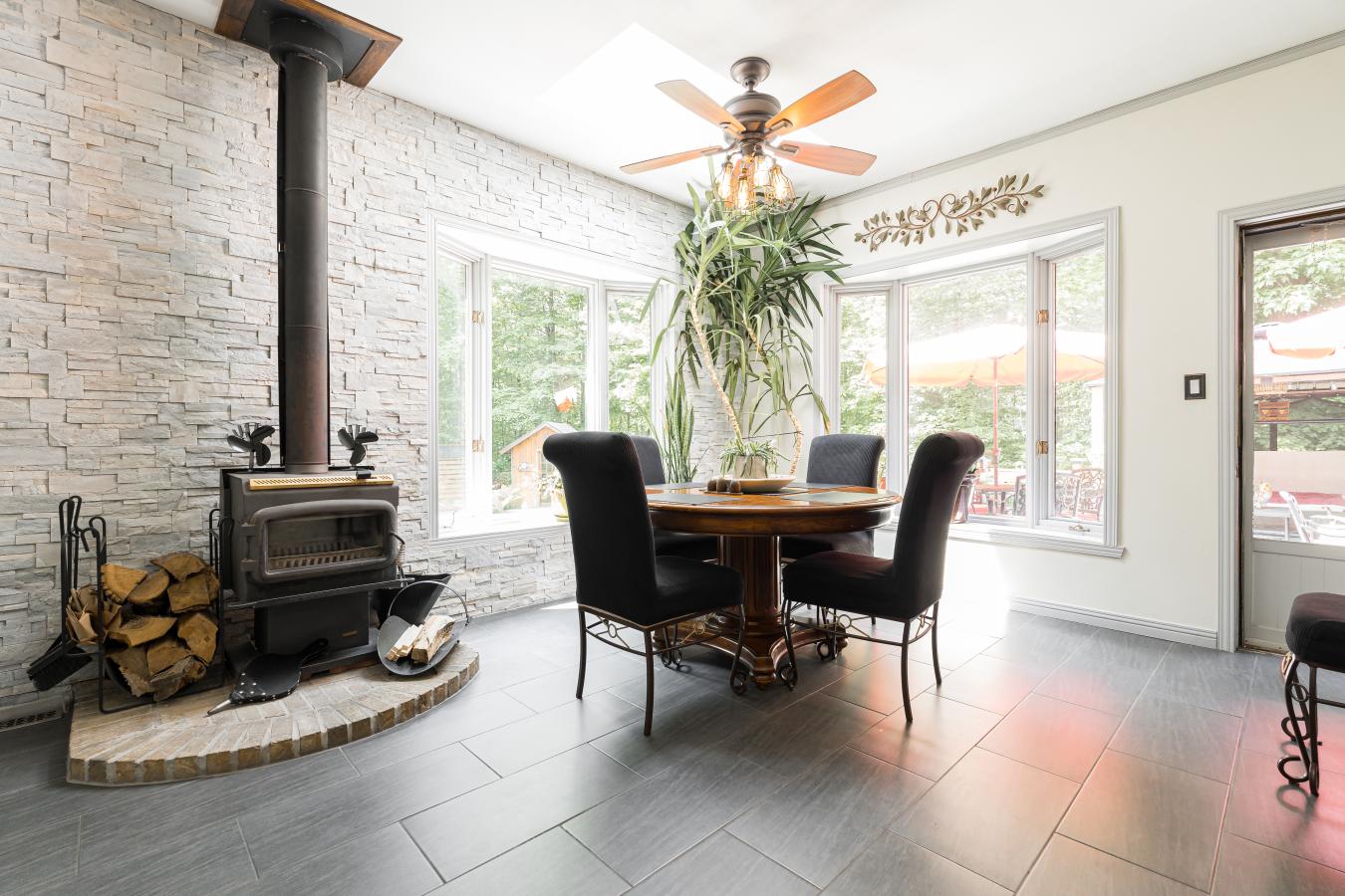 Saint-Lazare, QC, J7T 2C1, Canada, 3 Bedrooms Bedrooms, ,2 BathroomsBathrooms,Residential,For Sale,1894084
