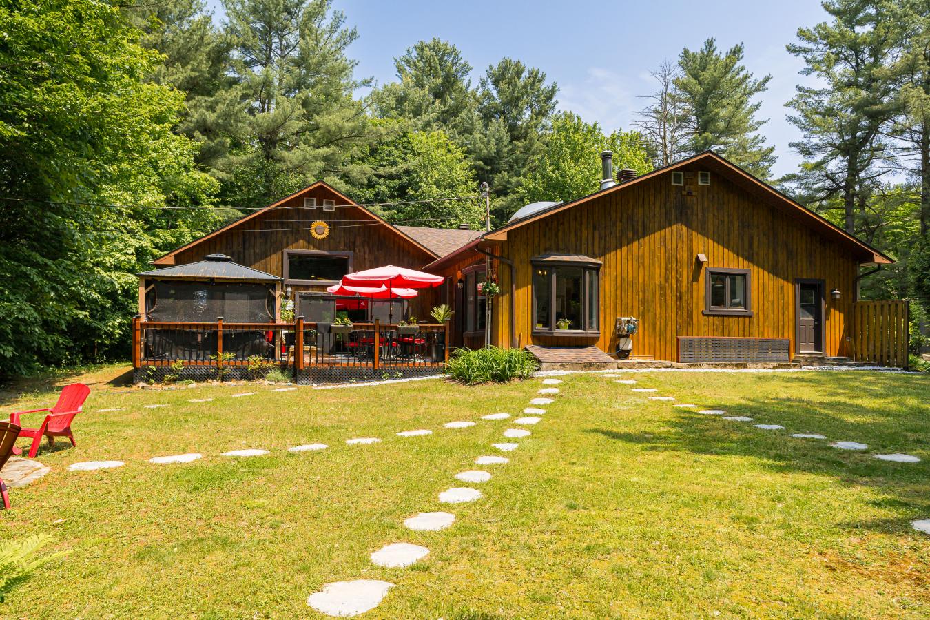 Saint-Lazare, QC, J7T 2C1, Canada, 3 Bedrooms Bedrooms, ,2 BathroomsBathrooms,Residential,For Sale,1894084