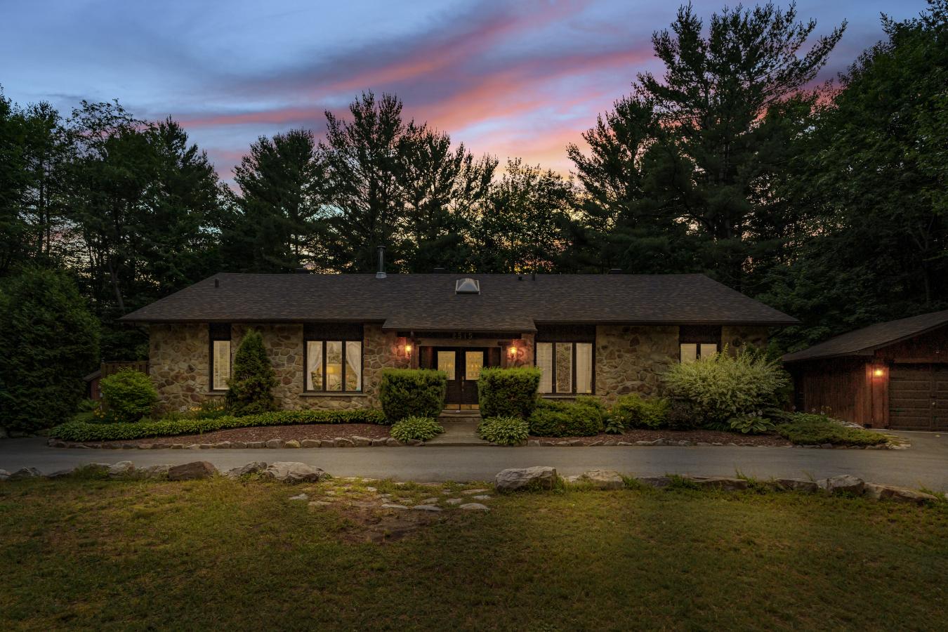Saint-Lazare, QC, J7T 2C1, Canada, 3 Bedrooms Bedrooms, ,2 BathroomsBathrooms,Residential,For Sale,1894084