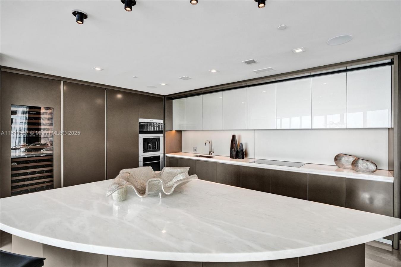 SUNNY ISLES BEACH, Miami-Dade County, Florida, 33160, United States, 4 Bedrooms Bedrooms, ,5 BathroomsBathrooms,Residential,For Sale,1894081