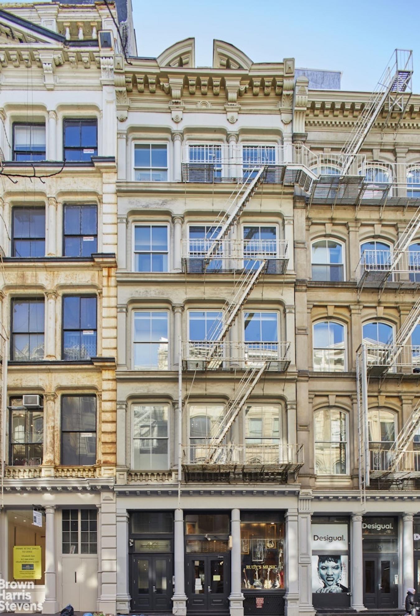 Soho, New York, 10013, United States, 2 Bedrooms Bedrooms, ,2 BathroomsBathrooms,Residential,For Sale,1893045