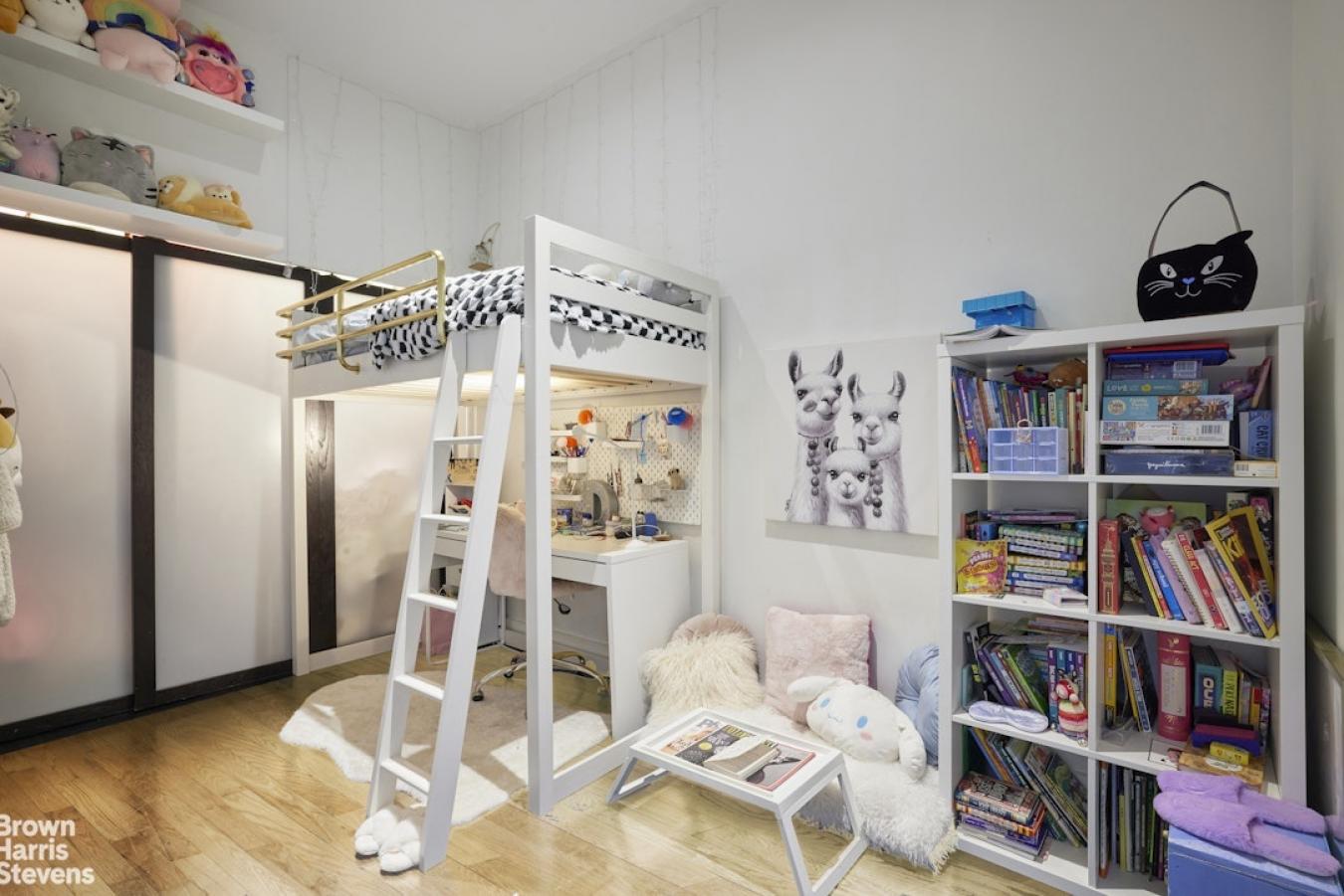 Soho, New York, 10013, United States, 2 Bedrooms Bedrooms, ,2 BathroomsBathrooms,Residential,For Sale,1893045