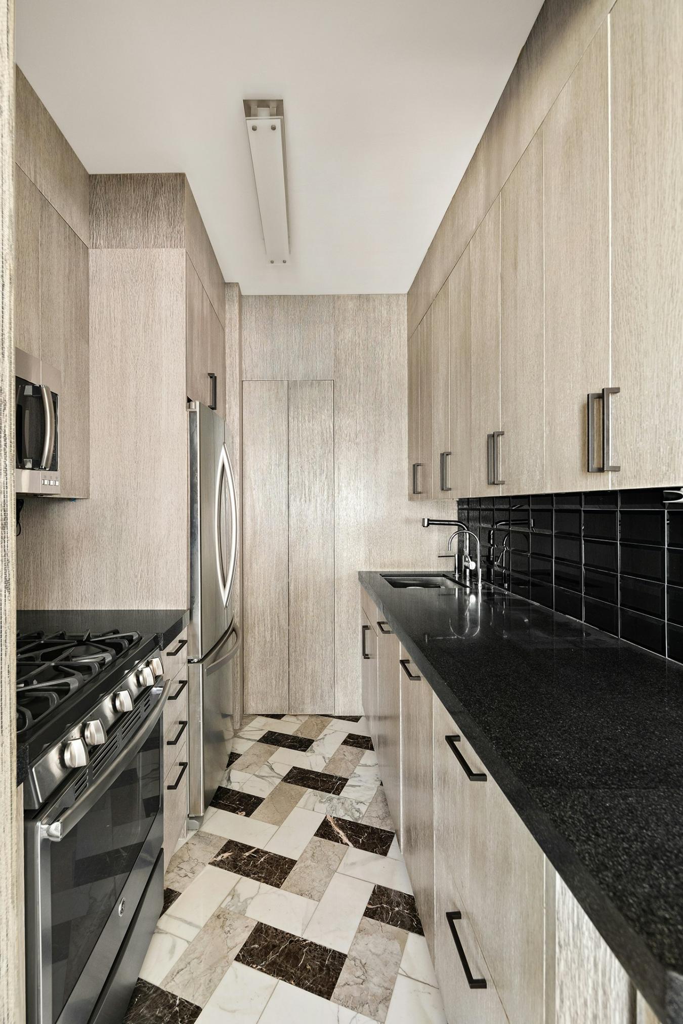 New York, New York, 10065, United States, 1 Bedroom Bedrooms, ,1 BathroomBathrooms,Residential,For Sale,1893040