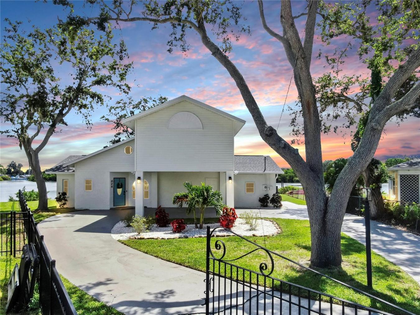 TARPON SPRINGS, Pinellas, 34689, United States, 3 Bedrooms Bedrooms, ,3 BathroomsBathrooms,Residential,For Sale,1894068