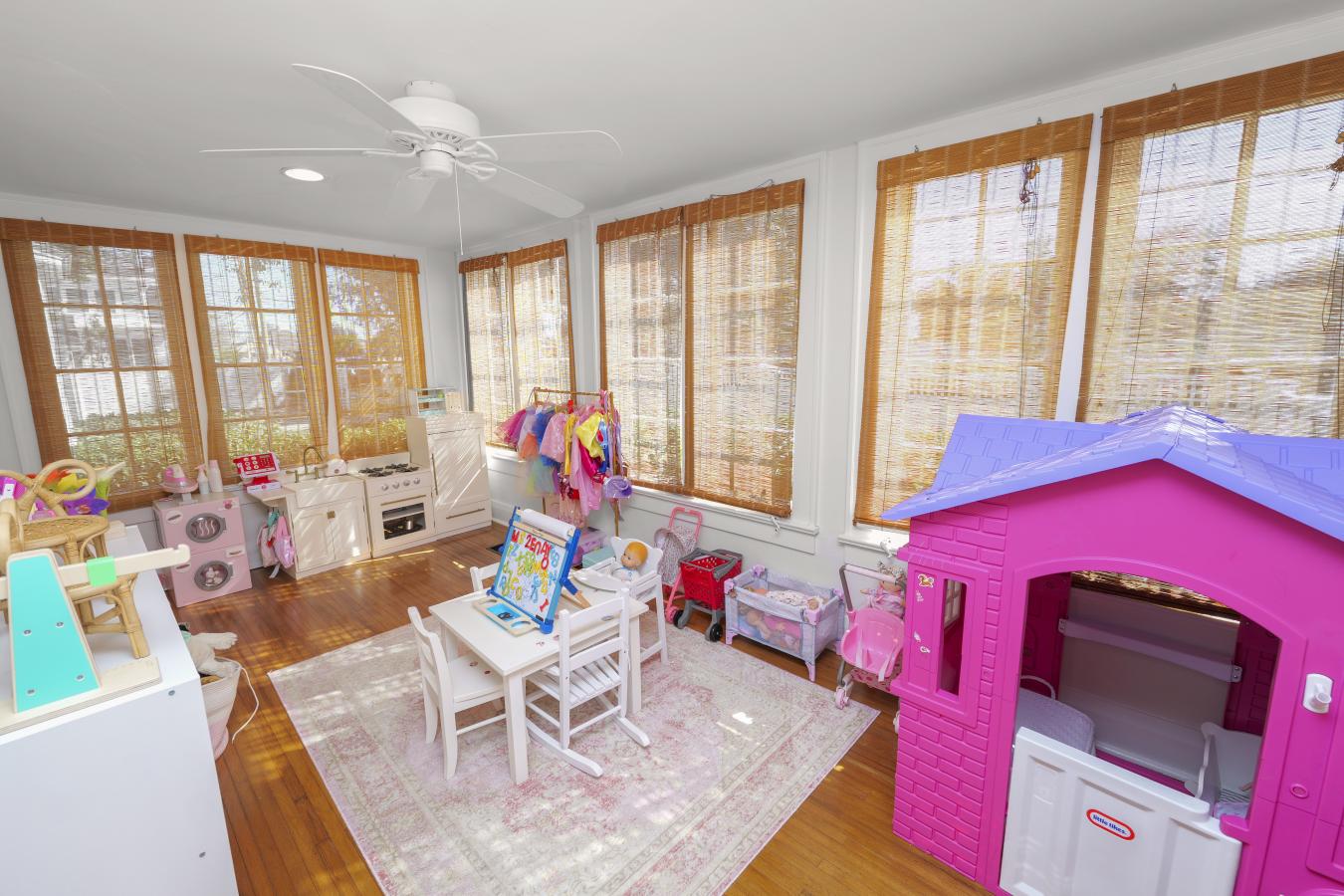 Lakeland, United States, 33803, United States, 4 Bedrooms Bedrooms, ,2 BathroomsBathrooms,Residential,For Sale,1894063