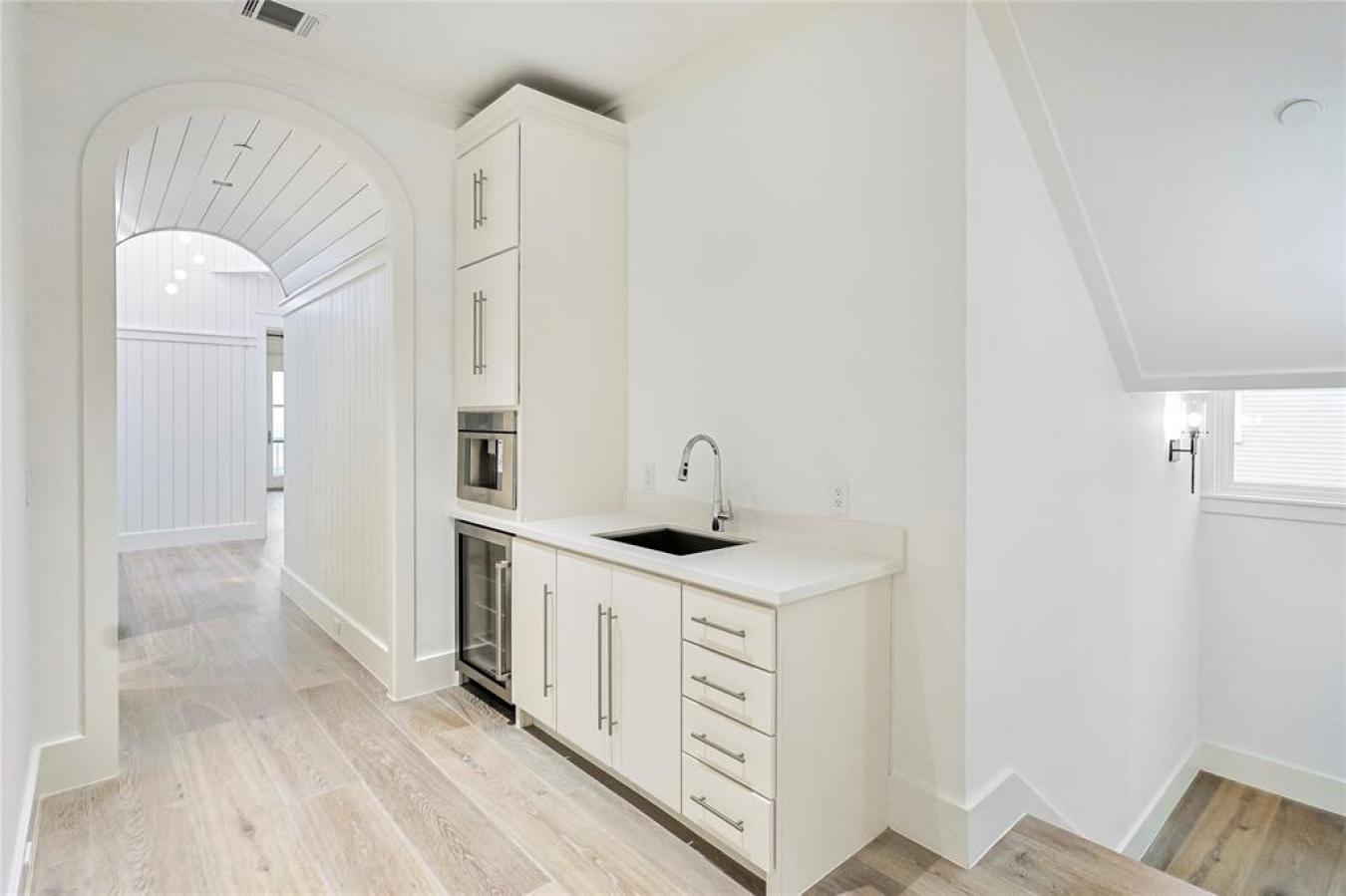 Galveston, Galveston, 77550, United States, 5 Bedrooms Bedrooms, ,4 BathroomsBathrooms,Residential,For Sale,1894062