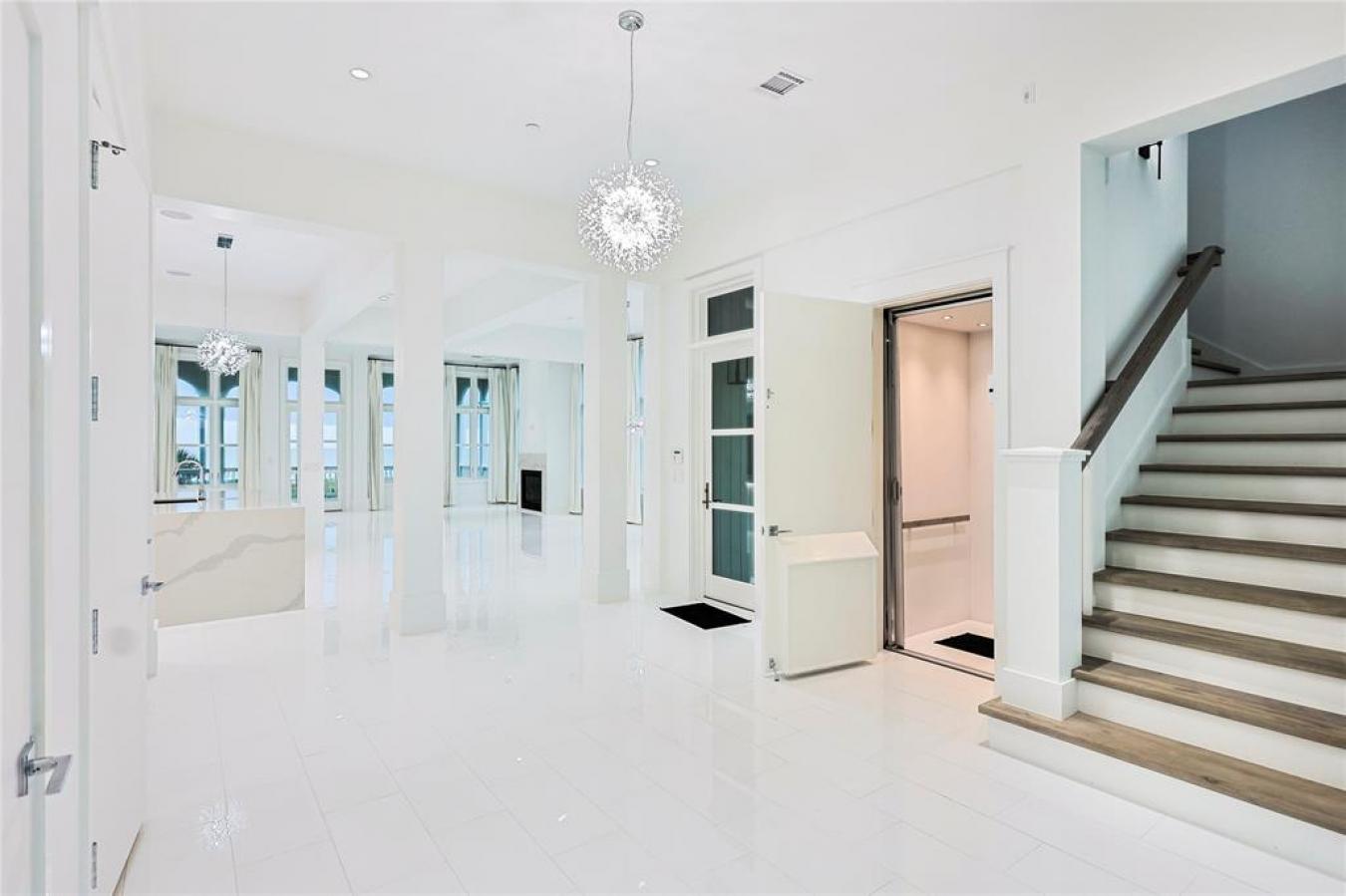 Galveston, Galveston, 77550, United States, 5 Bedrooms Bedrooms, ,4 BathroomsBathrooms,Residential,For Sale,1894062