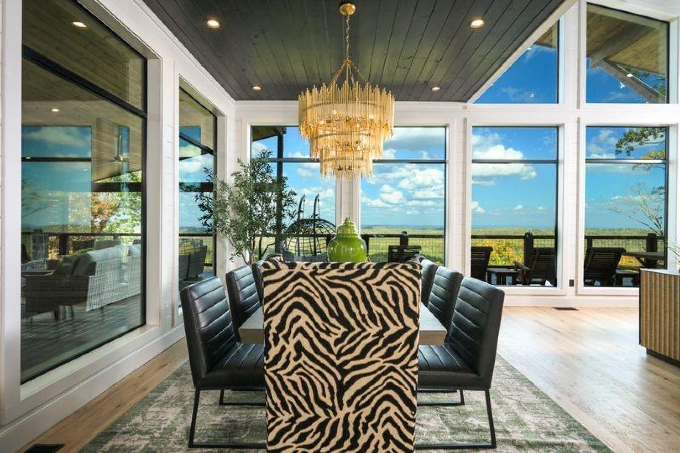 Broken Bow, McCurtain, 74728, United States, 6 Bedrooms Bedrooms, ,7 BathroomsBathrooms,Residential,For Sale,1894056