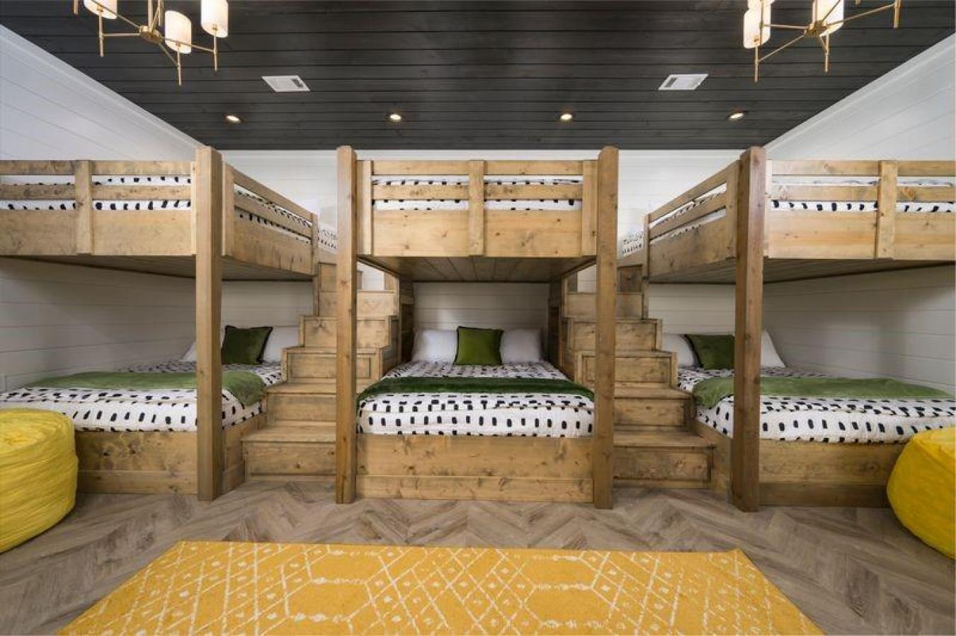 Broken Bow, McCurtain, 74728, United States, 6 Bedrooms Bedrooms, ,7 BathroomsBathrooms,Residential,For Sale,1894056