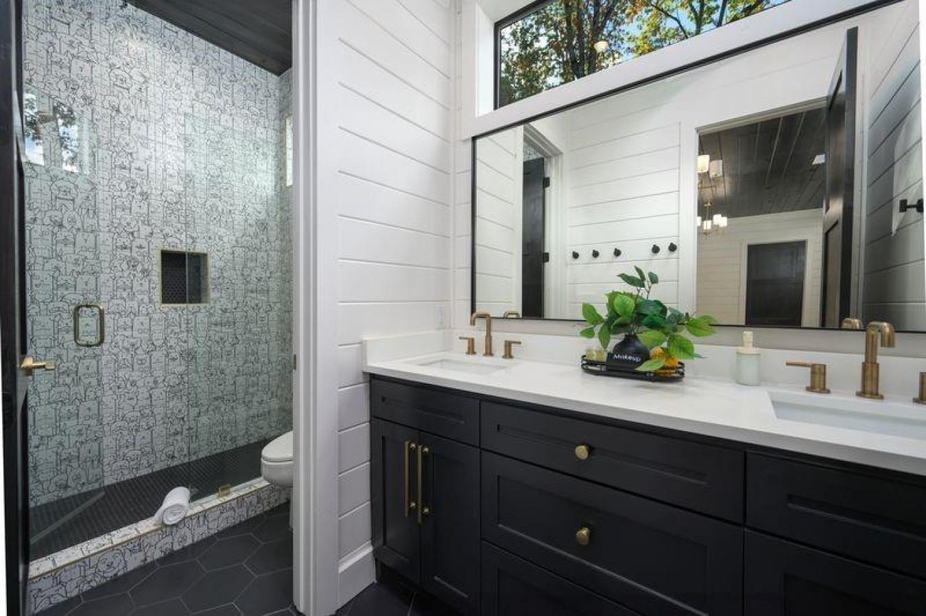 Broken Bow, McCurtain, 74728, United States, 6 Bedrooms Bedrooms, ,7 BathroomsBathrooms,Residential,For Sale,1894056