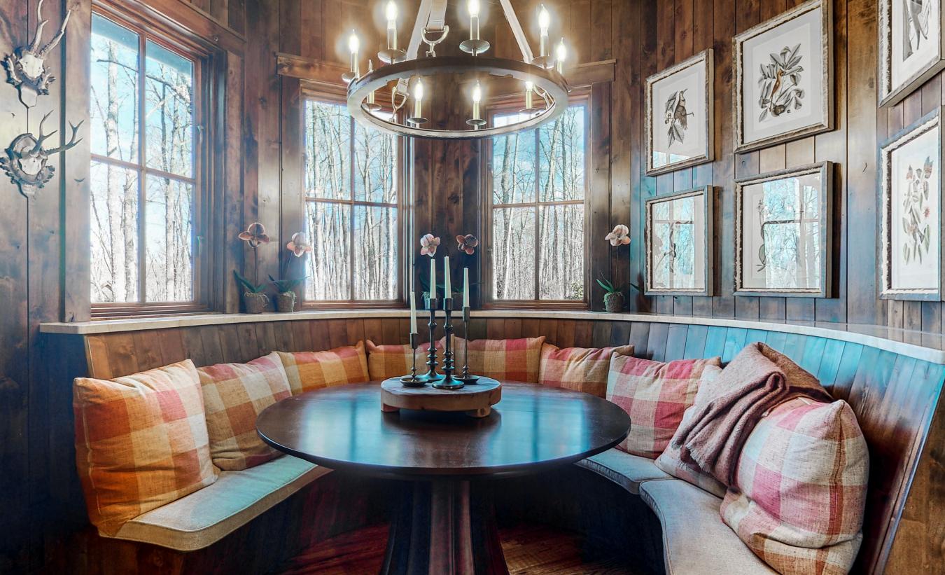 Glenville, Jackson, 1001185, United States, 5 Bedrooms Bedrooms, ,5 BathroomsBathrooms,Residential,For Sale,1894055