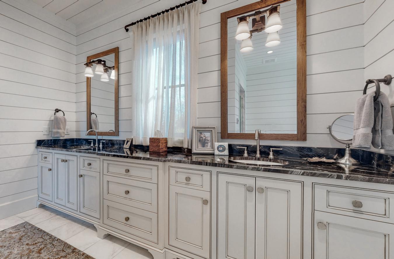 Glenville, Jackson, 1001185, United States, 5 Bedrooms Bedrooms, ,5 BathroomsBathrooms,Residential,For Sale,1894055