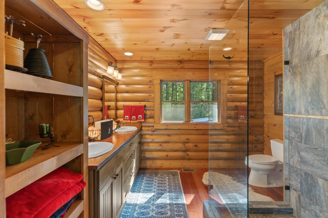 Highlands, Macon, 28741, United States, 3 Bedrooms Bedrooms, ,2 BathroomsBathrooms,Residential,For Sale,1894052