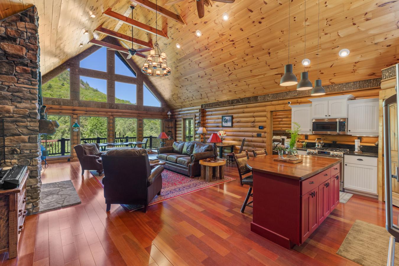 Highlands, Macon, 28741, United States, 3 Bedrooms Bedrooms, ,2 BathroomsBathrooms,Residential,For Sale,1894052