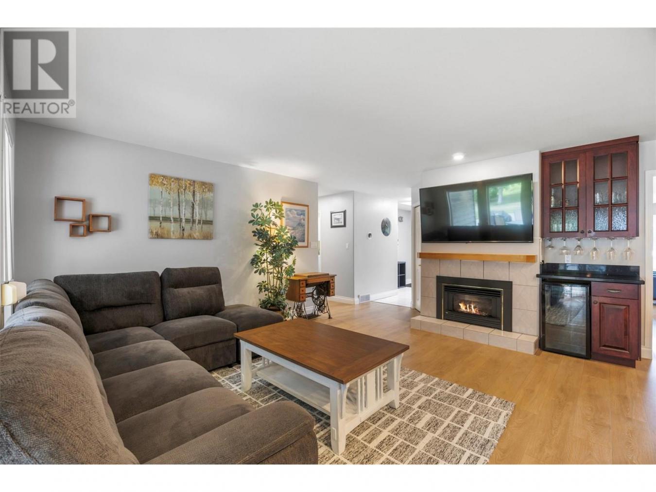 Scotch Creek, BC, V0E1M5, Canada, 3 Bedrooms Bedrooms, ,-37 BathroomBathrooms,Residential,For Sale,1894656