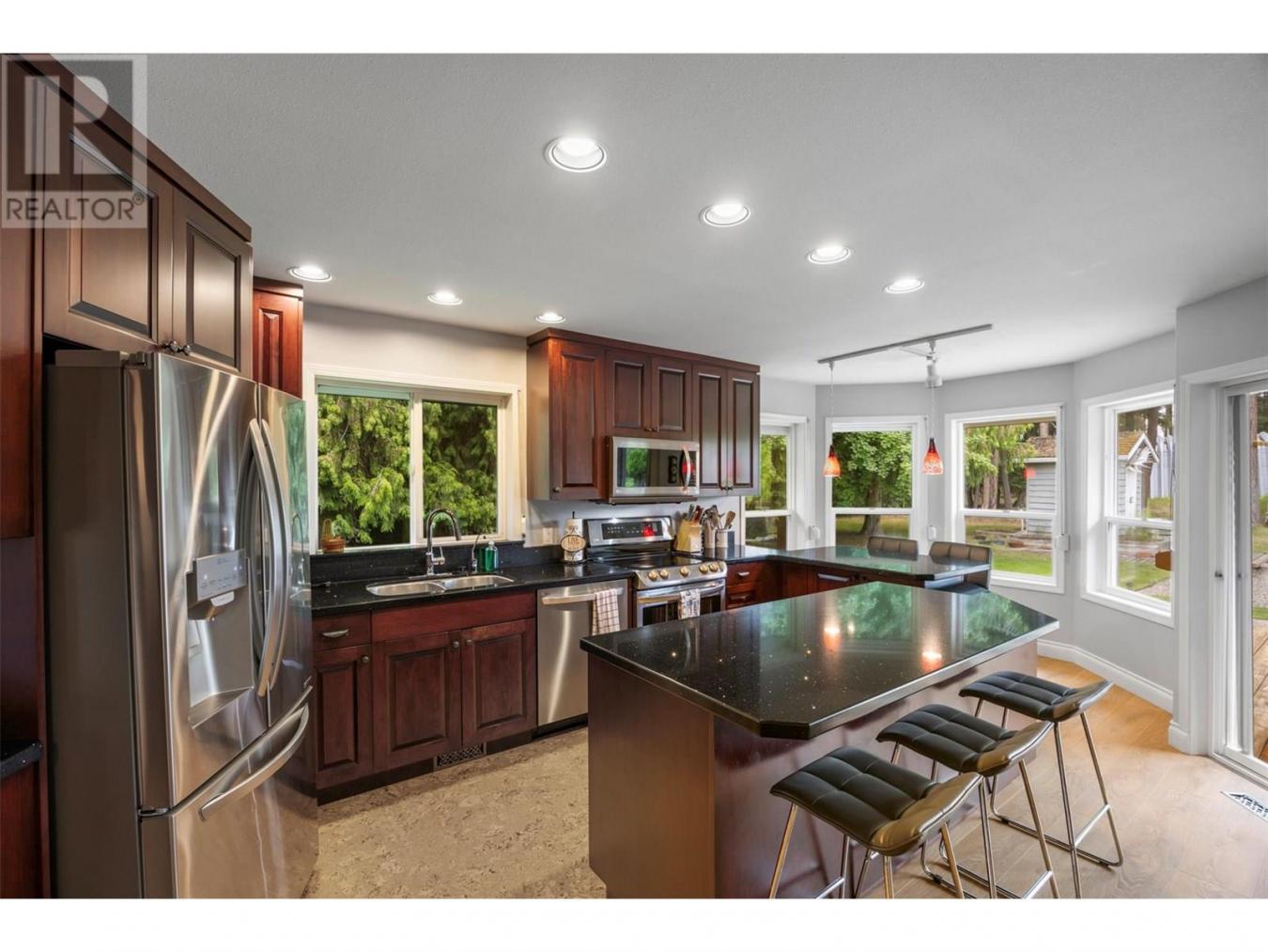 Scotch Creek, BC, V0E1M5, Canada, 3 Bedrooms Bedrooms, ,-37 BathroomBathrooms,Residential,For Sale,1894656