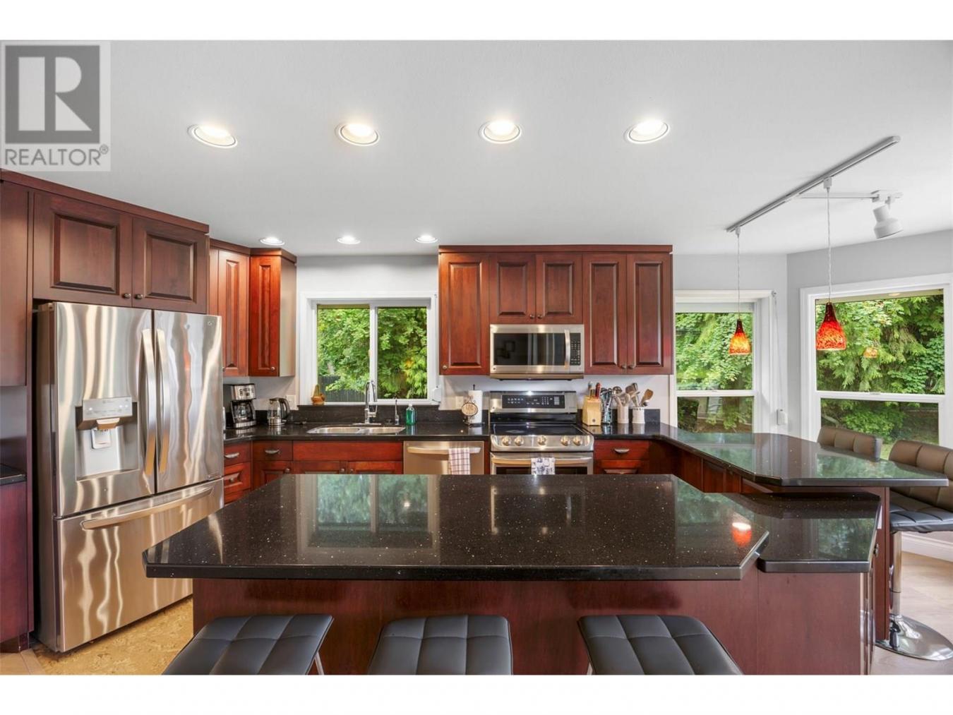 Scotch Creek, BC, V0E1M5, Canada, 3 Bedrooms Bedrooms, ,-37 BathroomBathrooms,Residential,For Sale,1894656