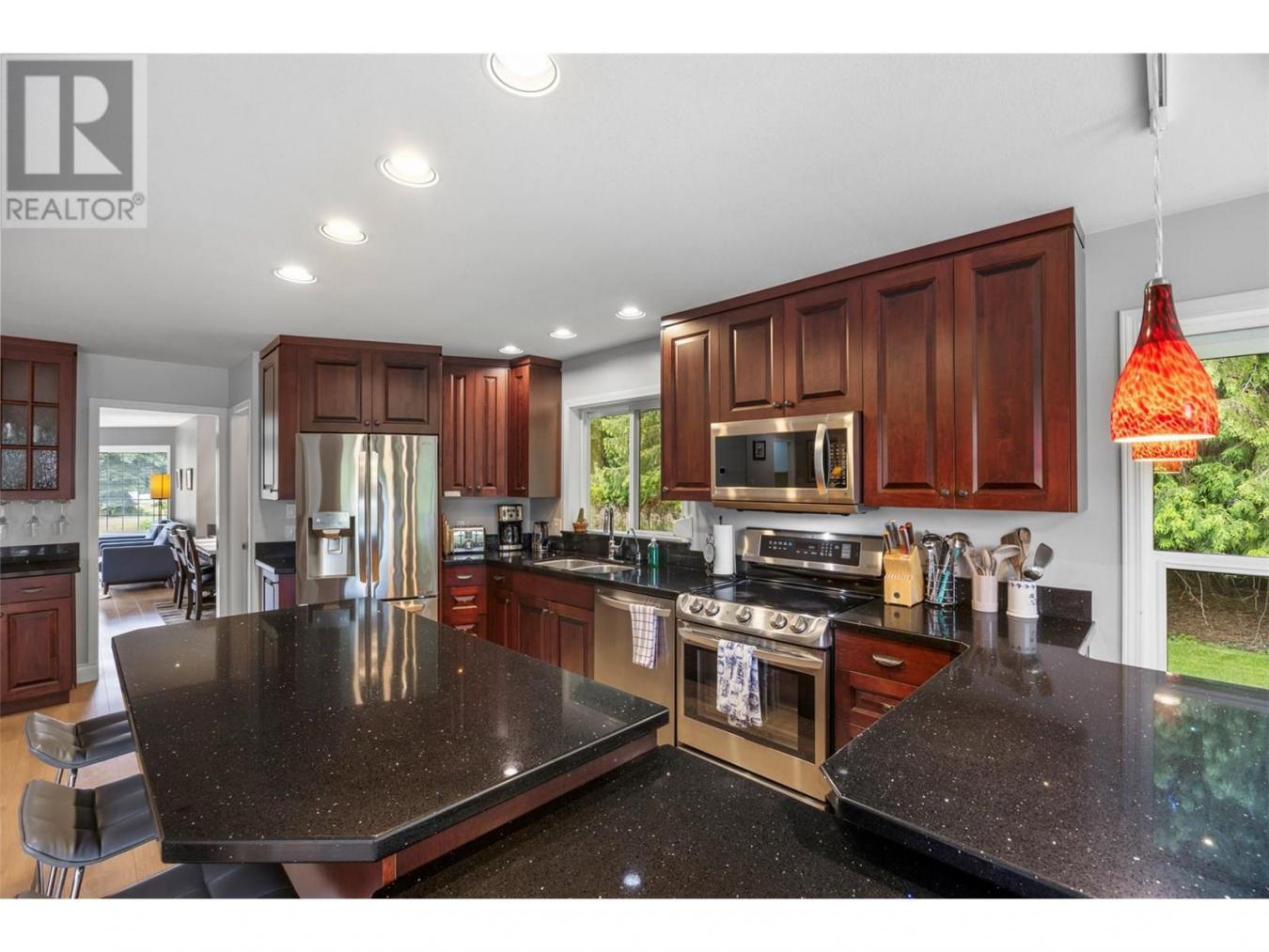 Scotch Creek, BC, V0E1M5, Canada, 3 Bedrooms Bedrooms, ,-37 BathroomBathrooms,Residential,For Sale,1894656