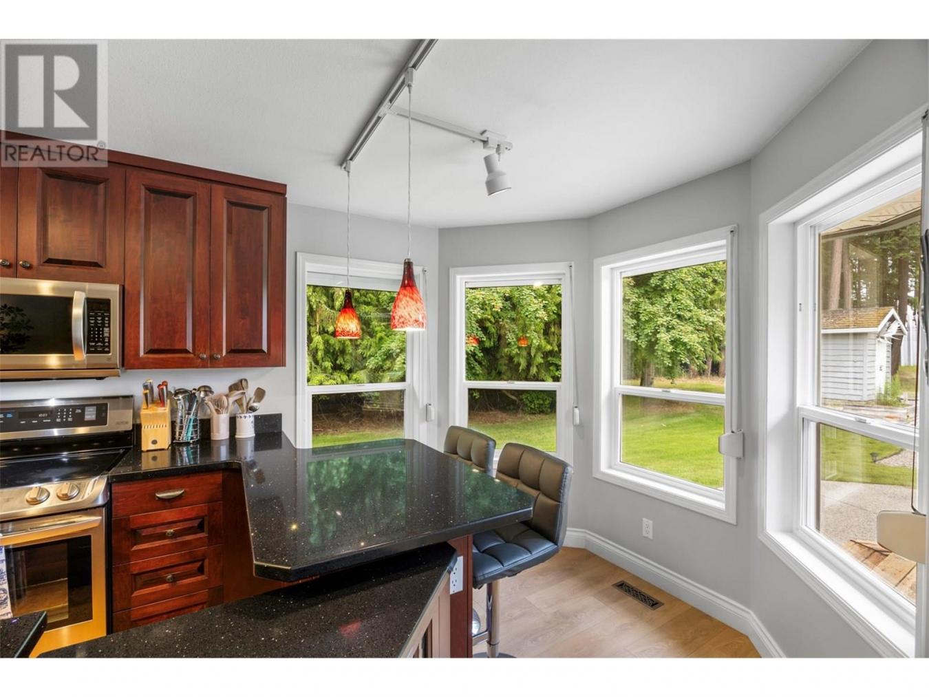 Scotch Creek, BC, V0E1M5, Canada, 3 Bedrooms Bedrooms, ,-37 BathroomBathrooms,Residential,For Sale,1894656