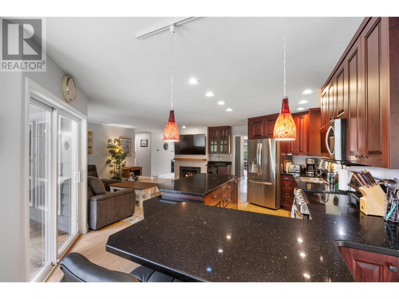 Scotch Creek, BC, V0E1M5, Canada, 3 Bedrooms Bedrooms, ,-37 BathroomBathrooms,Residential,For Sale,1894656