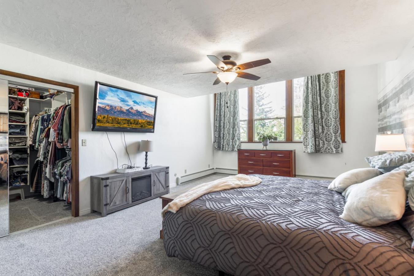 Idaho Falls, Bonneville, 83401, United States, 6 Bedrooms Bedrooms, ,5 BathroomsBathrooms,Residential,For Sale,1899140