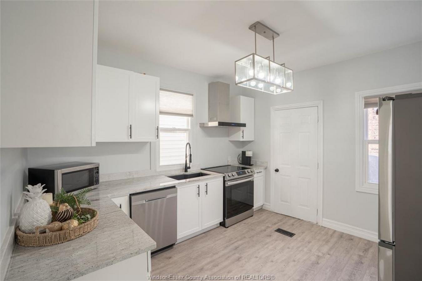 Windsor, ON, N9A 4R1, Canada, ,Residential,For Sale,1894646