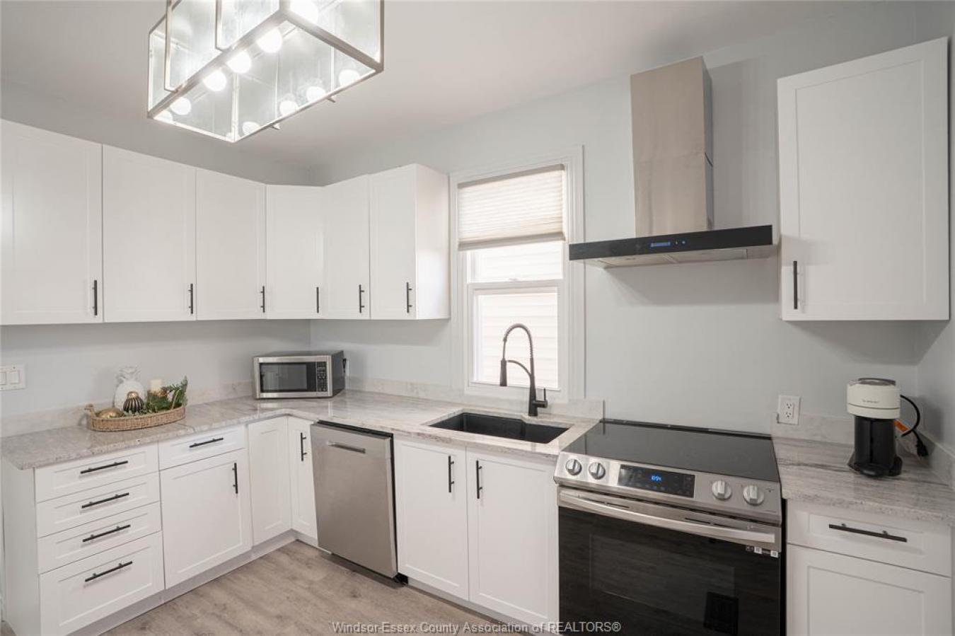 Windsor, ON, N9A 4R1, Canada, ,Residential,For Sale,1894646