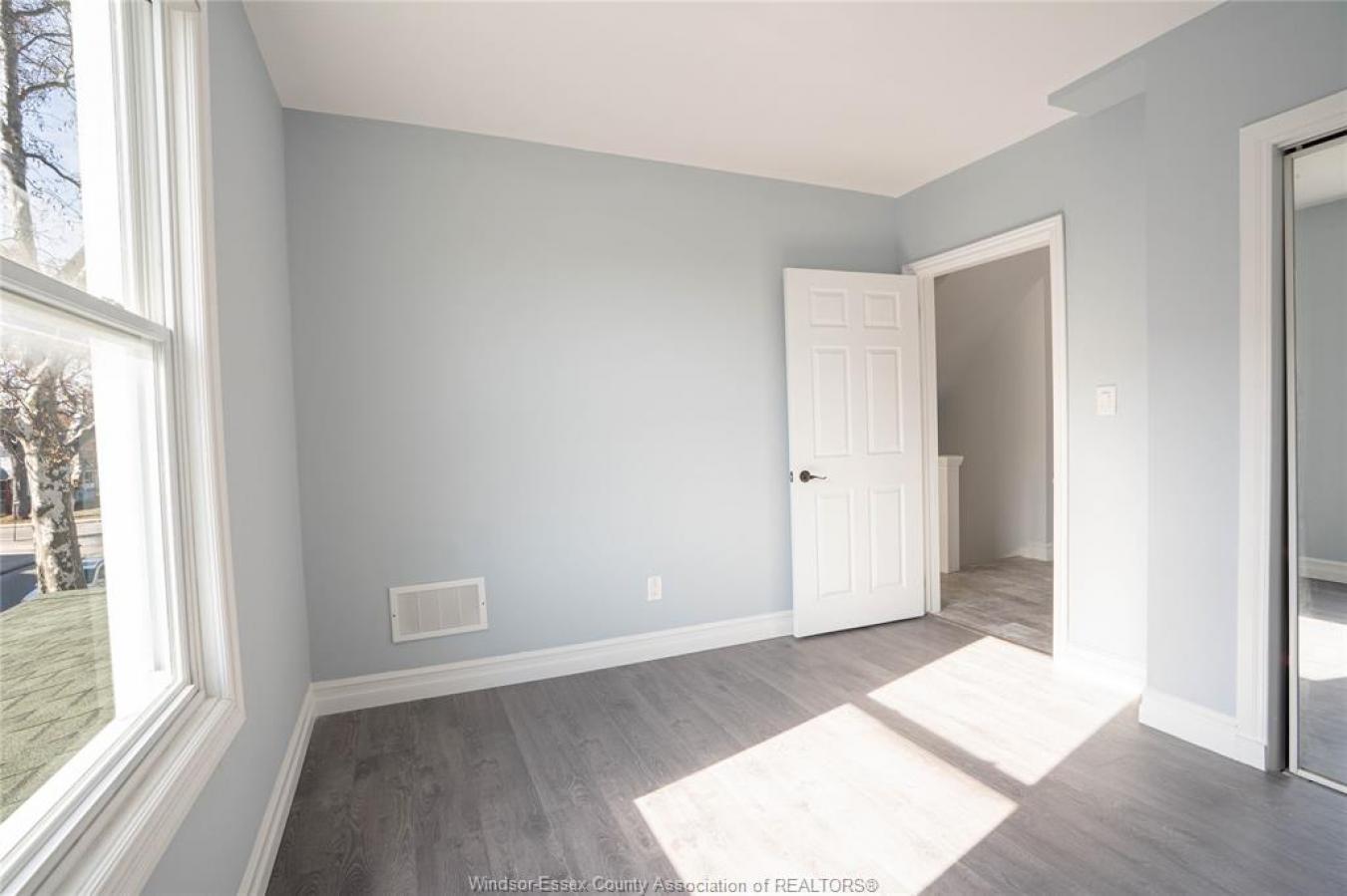 Windsor, ON, N9A 4R1, Canada, ,Residential,For Sale,1894646